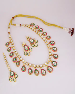 Aanya Kundan Necklace Set