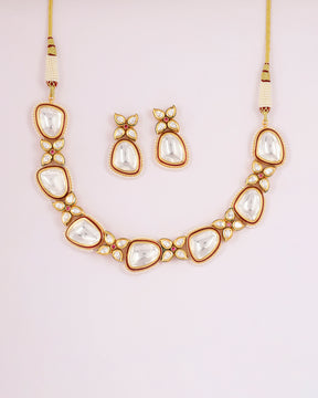 Anvika Kundan Necklace Set