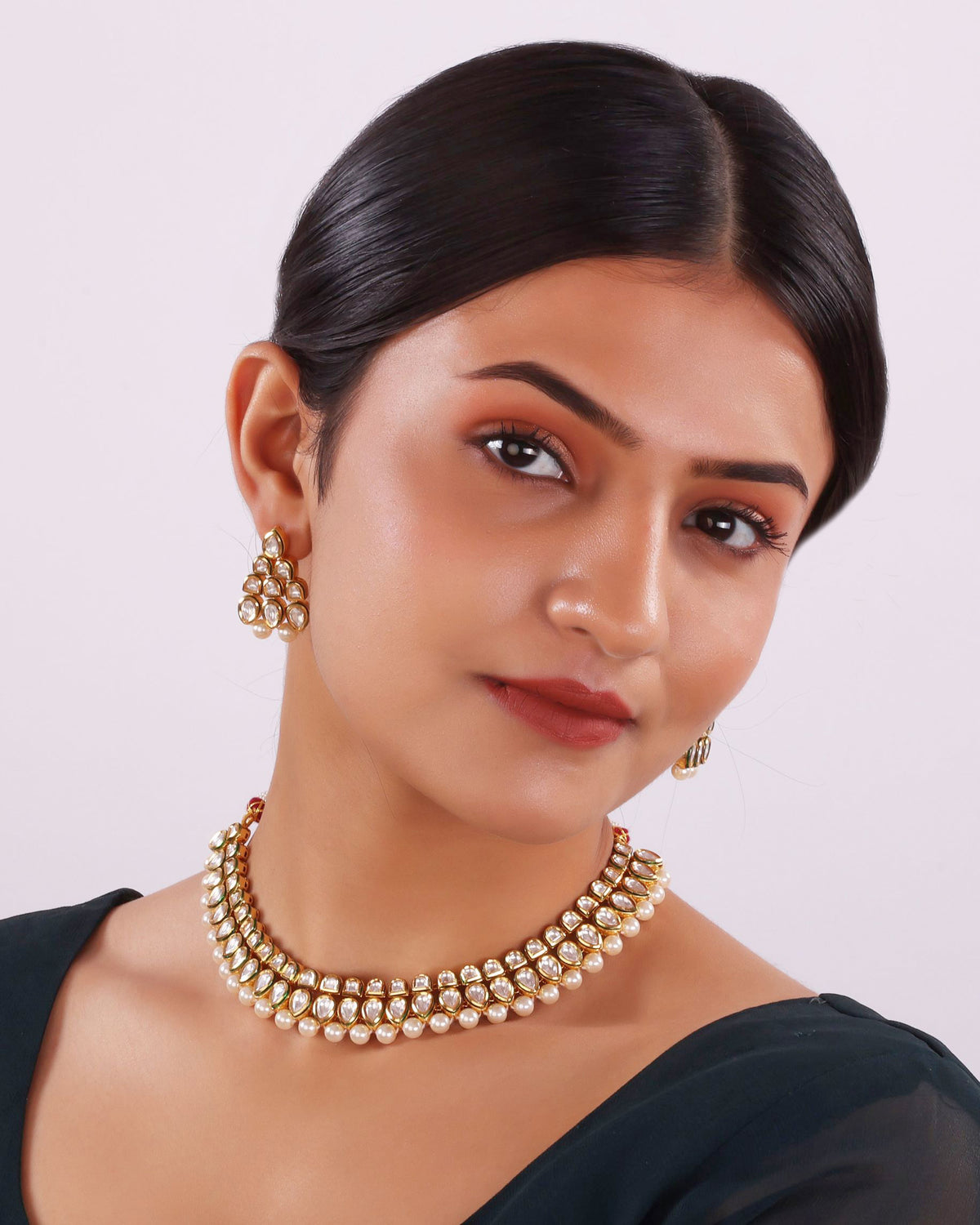 Tres Pearl Kundan Necklace