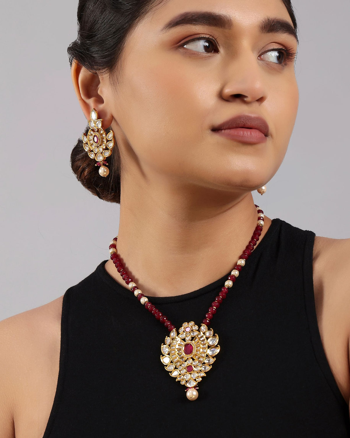 Gold Paan Pendant Set